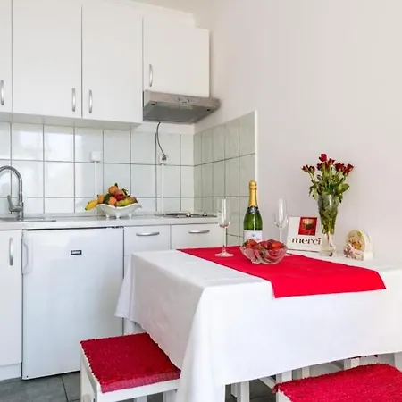 Apartmán Lora - One-bedroom With Terrace *